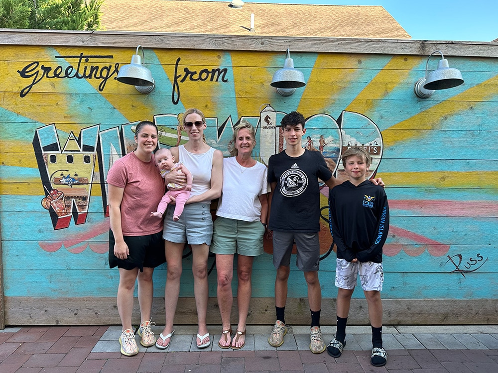 hand painted mural for Instagram photos of wildwood at dogtooth